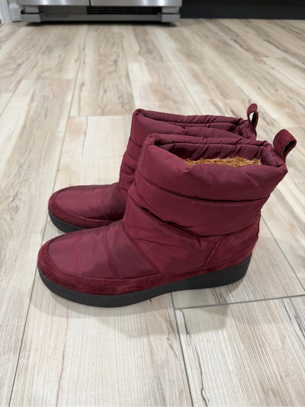 Zodiac Women's Burgundy Quilted Winter Booties